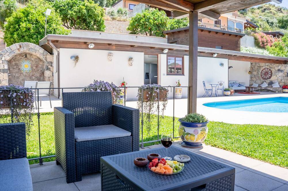 Ganze Wohnung, Villa Agave - Room & Pool in Gaggi, Messina Provinz