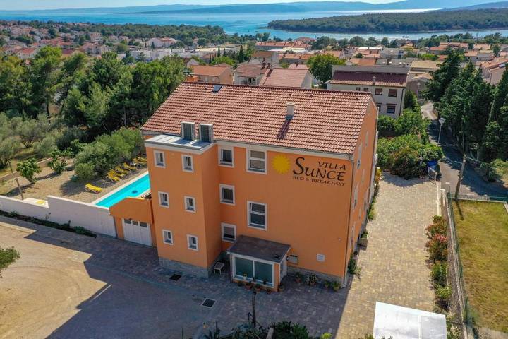 Maison d’hôte pour 2 personnes, avec jardin ainsi que piscine et vue, animaux acceptés dans Krk - 4