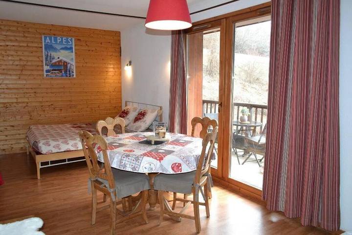 Appartement de vacances pour 2 personnes, avec vue et terrasse ainsi que sauna et piscine
