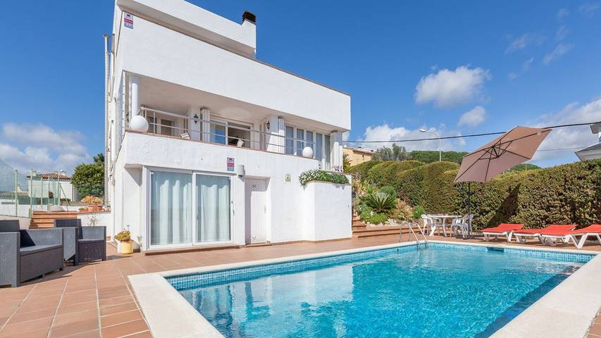 Villa pour 10 personnes, avec piscine ainsi que terrasse et jardin à Blanes