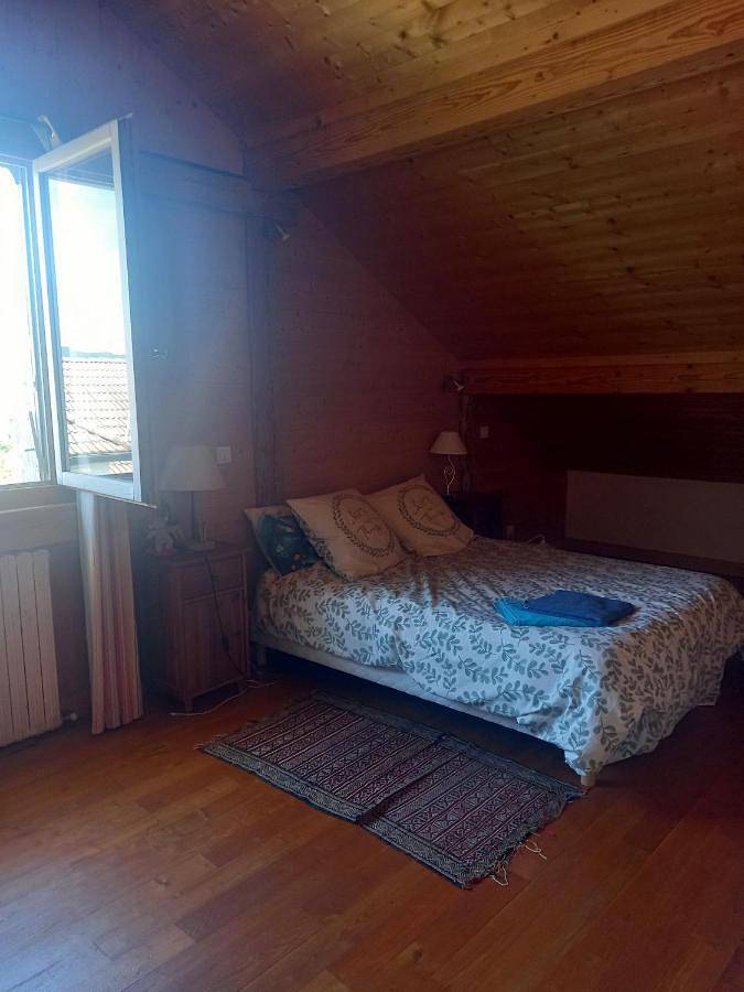 Location de vacances pour 8 personnes, avec terrasse à Brison-Saint-Innocent