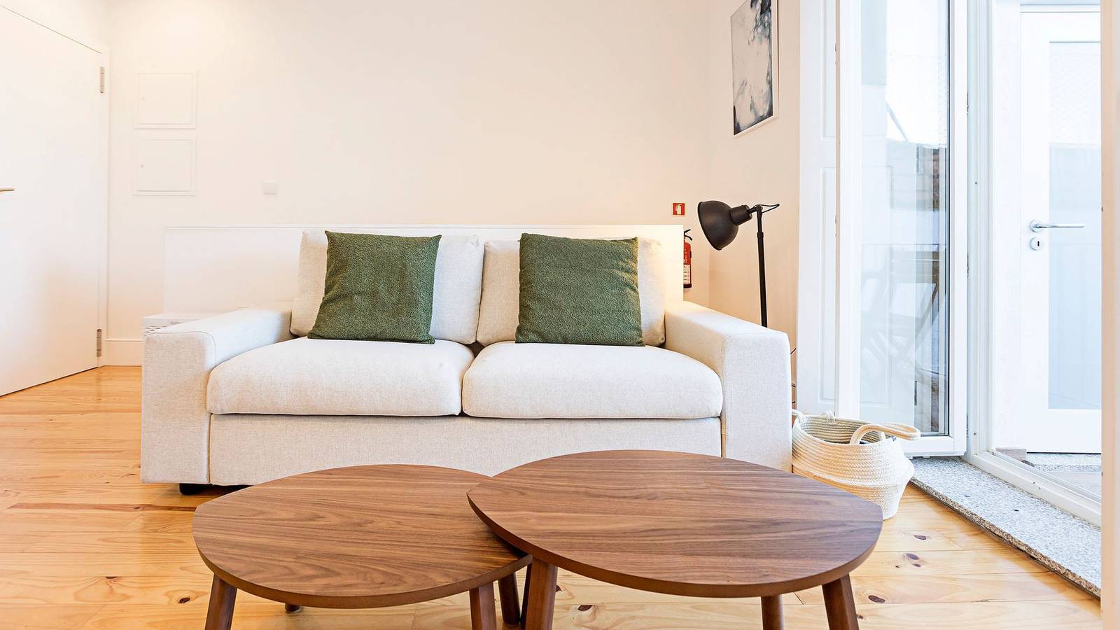 Entire apartment, Wonderful Duplex w/ Patio & Ac by Lovelystay in Cedofeita, Porto