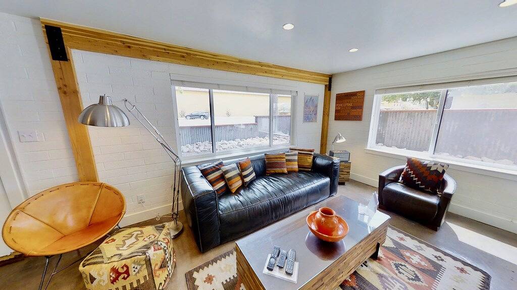 Ganze Wohnung, Haustierfreundliche Wohnung in der Innenstadt von Moab, modernes Dekor, voll ausgestattete Küche, umweltfreundlich in Moab, Arches-Nationalpark