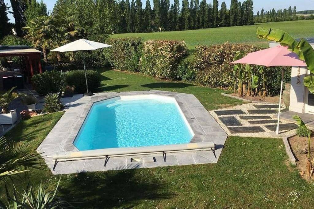 Le chalet sous les arbres in Chambray-lès-Tours, Région de Tours