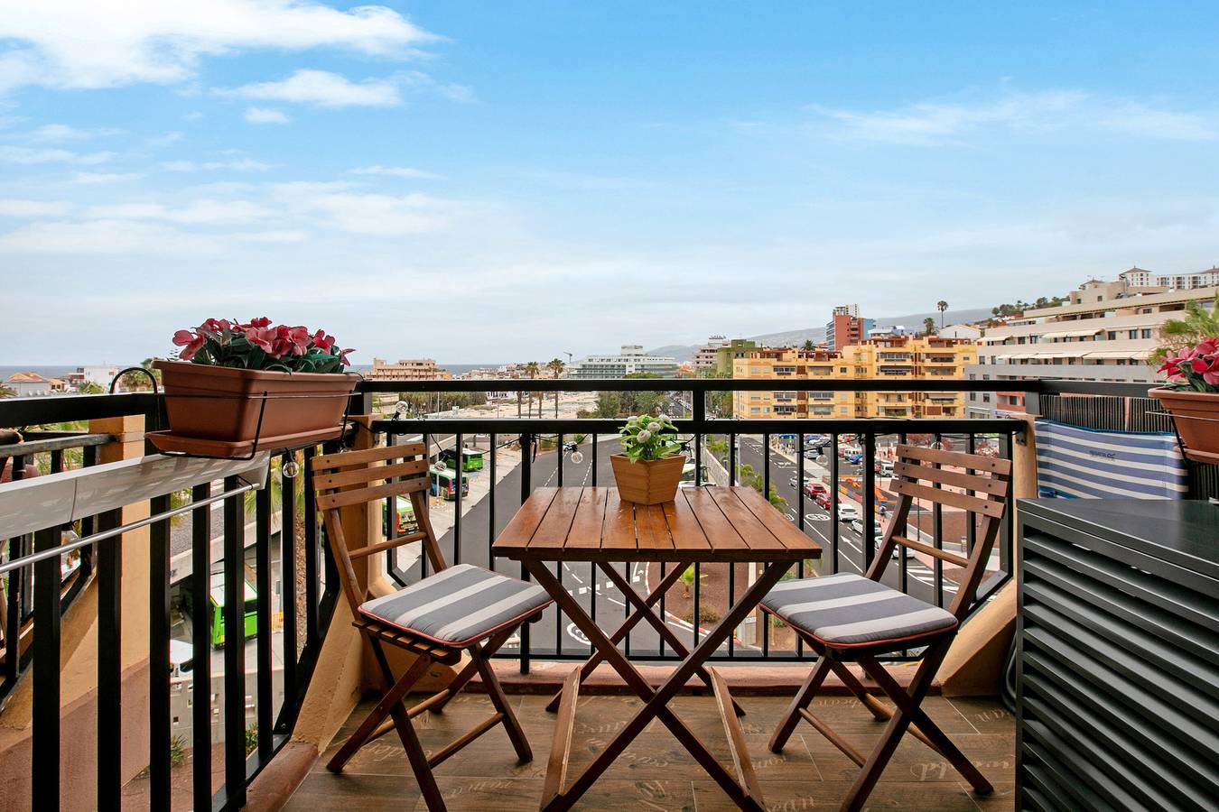 Vacation Home 'Cute Studio In The Sun' with Shared Pool, Balcony and Wi-Fi in Playa Jardin, Puerto de la Cruz