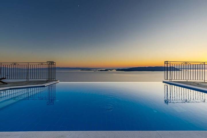 Villa Pounda-Breathtaking sea view-wifi-Newbuilding in Sporaden