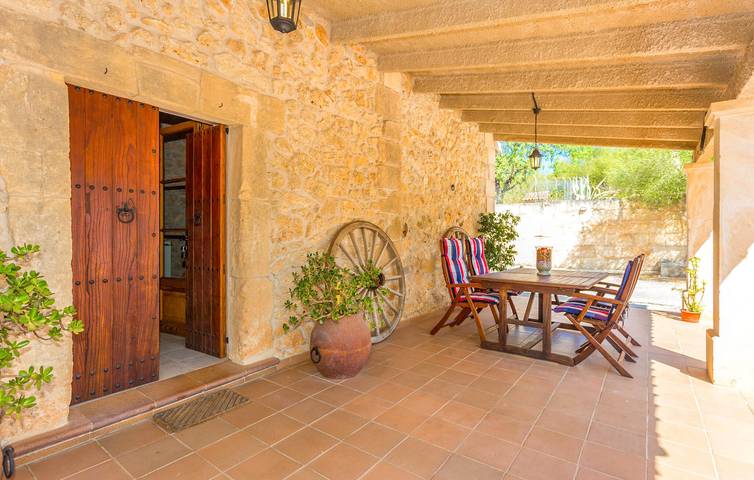 Sunny Terrace Apartment with Pool and Grill in Ariany, Majorca Center