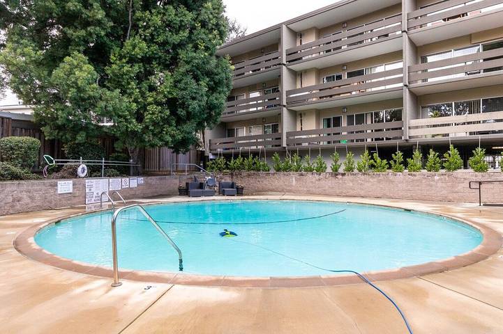 Vacation rental for 2 people, with pool and balcony, with pets in Palo Alto