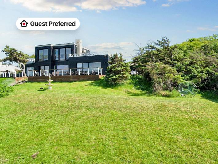 Ferieudlejning for 12 personer, med terrasse, børnevenlig i Rågeleje