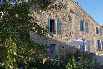 Gîte pour 8 personnes, avec terrasse ainsi que jacuzzi et jardin, animaux acceptés à Saint-Avit-Sénieur