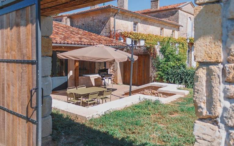 Location de vacances pour 6 personnes, avec piscine ainsi que jardin et vue à Grézillac - 2