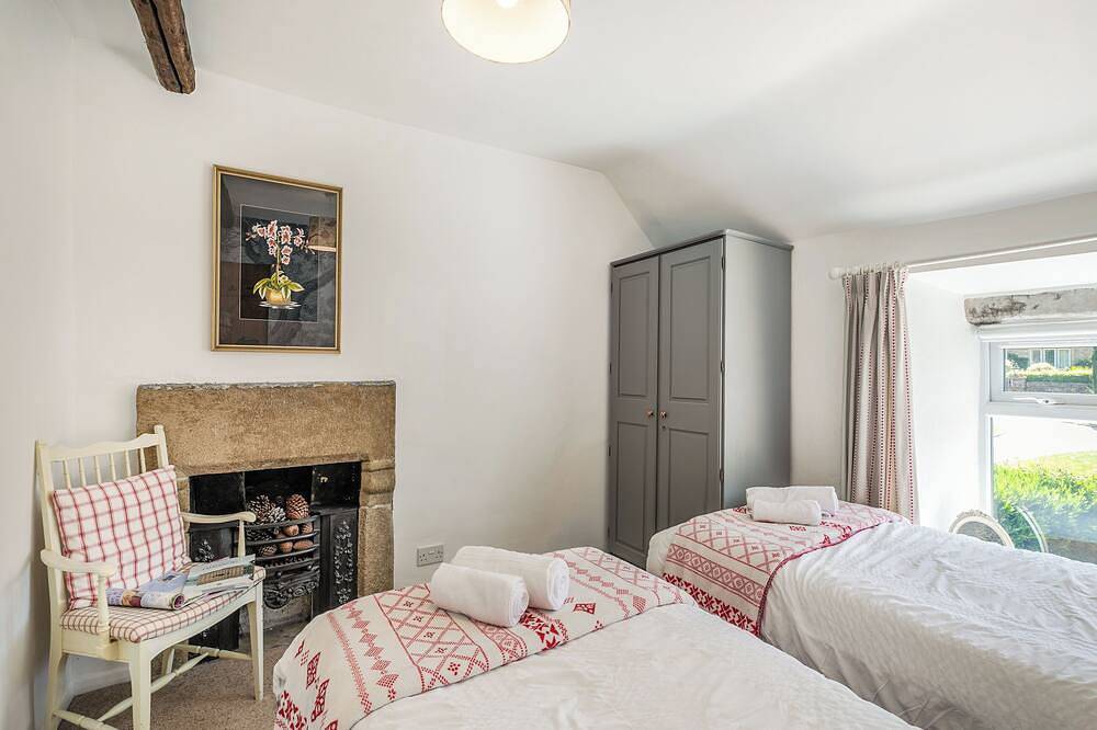 2 bedroom accommodation in Eyam, near Bakewell in Eyam, Derbyshire