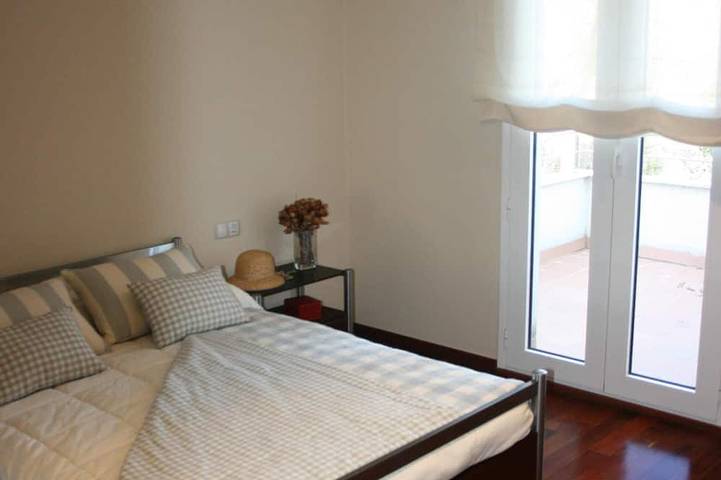 Location de vacances pour 8 personnes, avec jardin et jacuzzi, animaux acceptés à Sabadell - 2