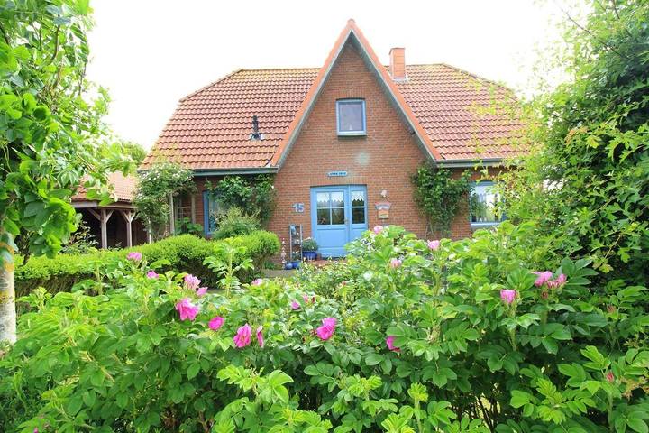 Ferienwohnung für 4 Personen, mit Balkon/Terrasse und Terrasse sowie Garten in Westerhever