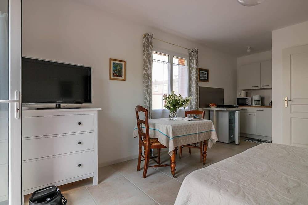 Apartamento entero, 25m2 self-contained studio near Toulouse Private garden and parking in La Salvetat-Saint-Gilles, Alto Garona