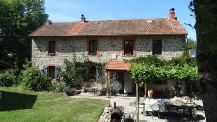 Chambre d’hôte pour 3 personnes, avec jardin à Saint-Priest-des-Champs