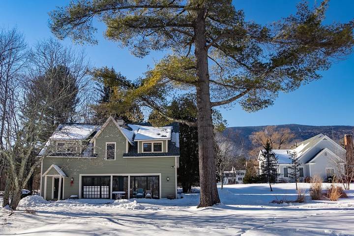 Vacation rental for 4 people, with pool and yard in Manchester (VT)