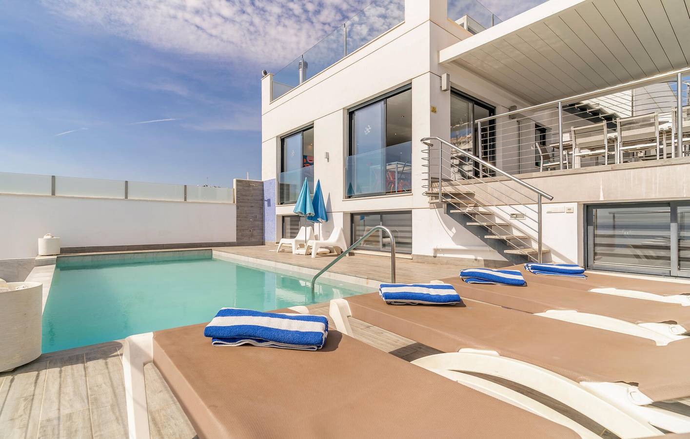 Paradies am Strand mit Pool, Terrasse und Wifi in Torrox Costa, Torrox