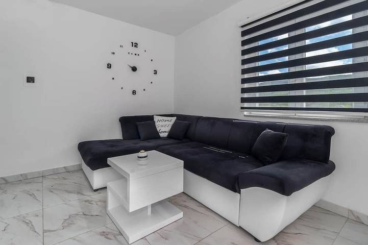 Ganze Wohnung, Awesome apartment in Otocac with Wifi in Prozor, Lika-Senj