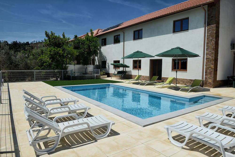 Maison de vacances pour 14 personnes avec barbecue et piscine privée in Codeçoso, District de Braga