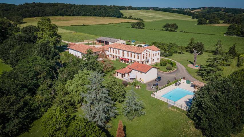 Chambre d’hôte pour 4 personnes, avec jardin et piscine, animaux acceptés à Saint-Nauphary