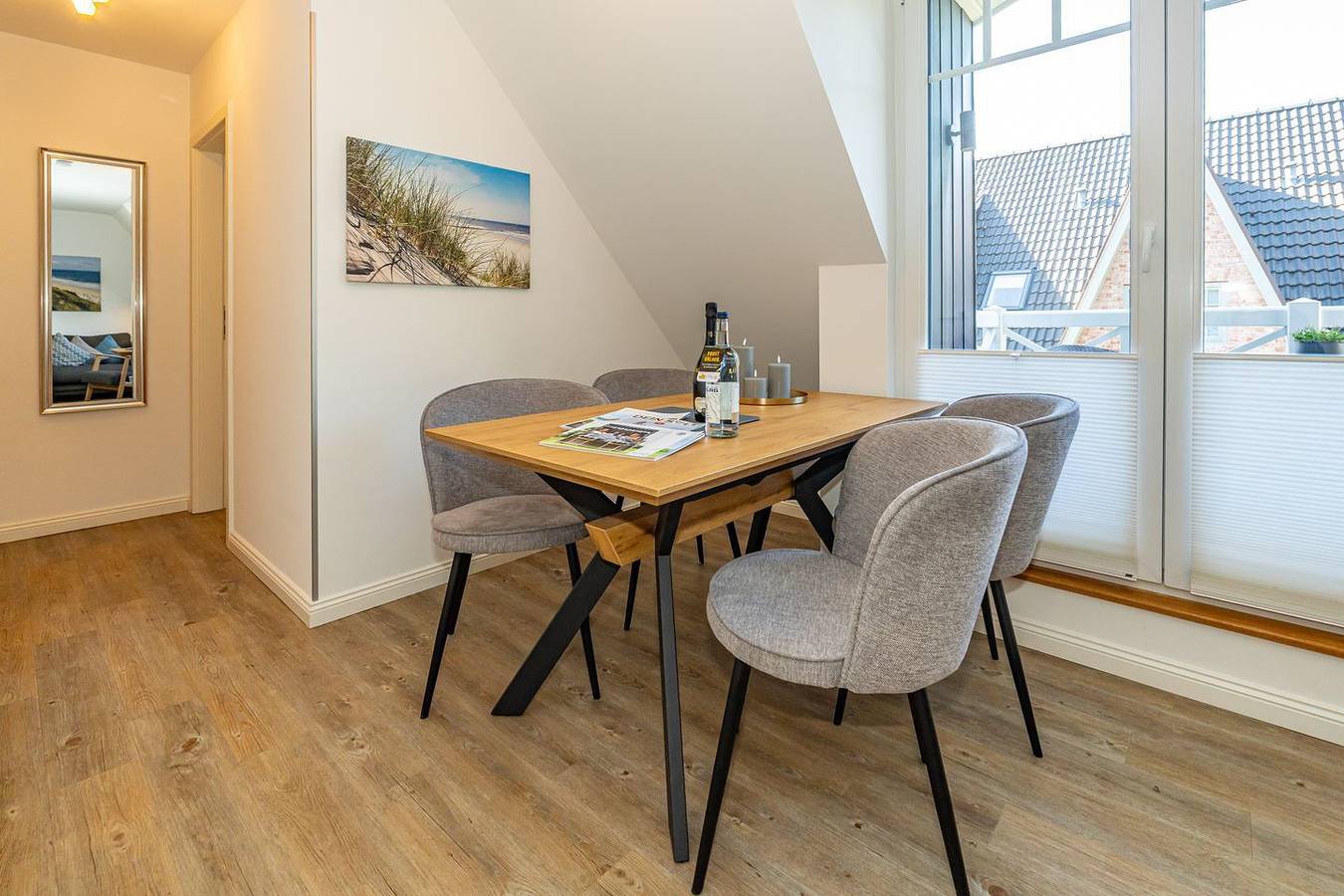 Ganze Wohnung, 3-Zimmer-Ferienwohnung für bis zu 4 Personen mit Balkon. in Westerland, Sylt (Gemeinde)