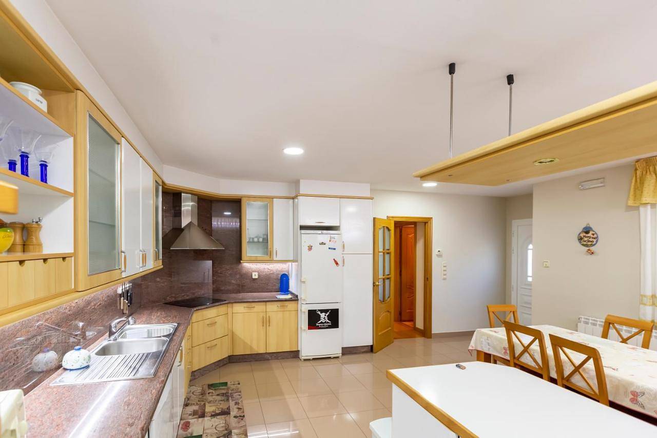 Four-Bedroom House in Sanxenxo, Rias Baixas