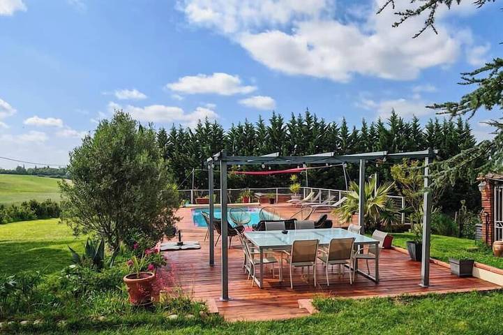 Location de vacances pour 8 personnes, avec jardin, animaux acceptés à Aignes