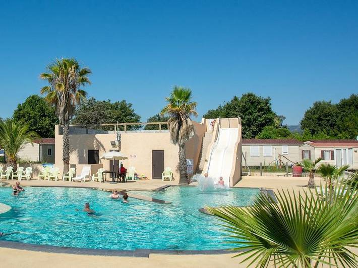 Location de vacances pour 2 personnes, avec bassin pour enfant et jacuzzi à Grimaud