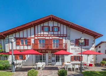 Hôtel pour 2 personnes, avec jardin ainsi que piscine et sauna, animaux acceptés à Ainhoa