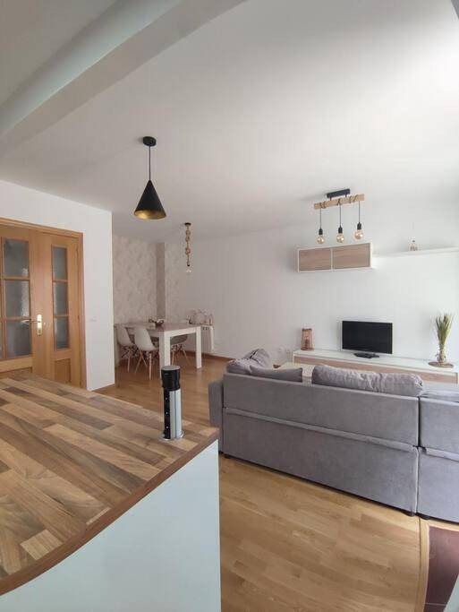 Gîte pour 6 personnes, avec terrasse et jardin, animaux acceptés à El Barraco - 2