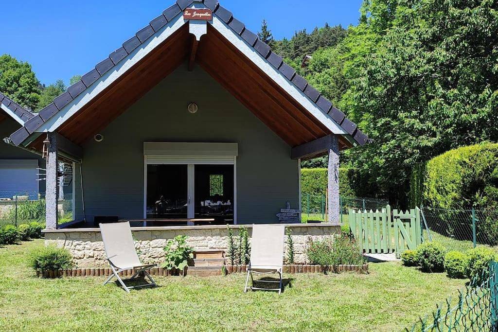 Chalet Du Bord Du Lac in Chambon-sur-Lac, Parc naturel régional des Volcans d'Auvergne