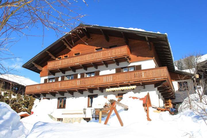 BnB für 2 Personen, mit Garten und Ausblick sowie Balkon in Saalbach - 2