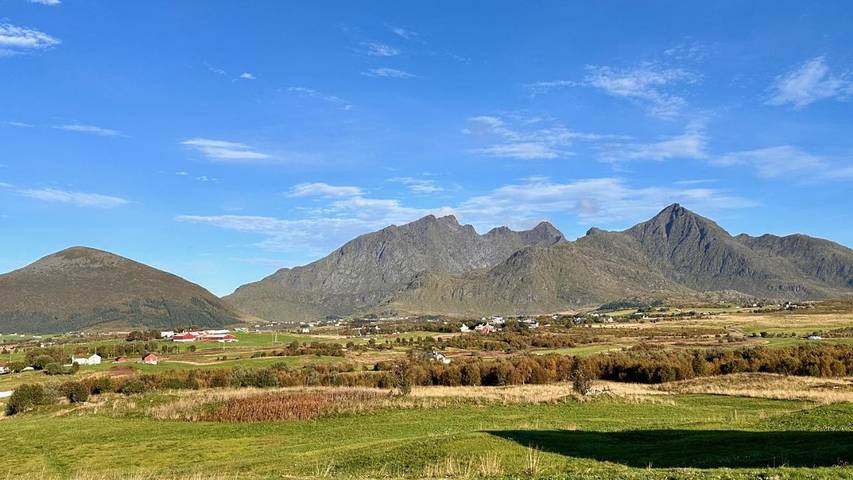 Ferienhaus für 4 Personen, mit Ausblick und Garten sowie Terrasse und Seeblick in Leknes - 2