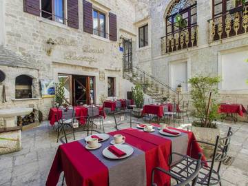 Chambre d’hôte pour 2 personnes, avec jacuzzi ainsi que terrasse et jardin à Trogir