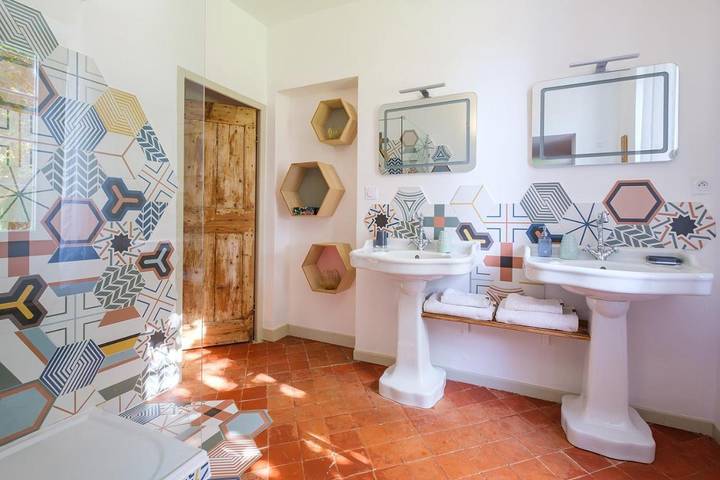 Location de vacances pour 4 personnes, avec piscine et jardin ainsi que vue et terrasse à Althen-des-Paluds - 3