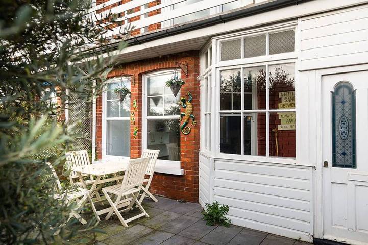 Holiday home for 12 people, with balcony in Eastbourne
