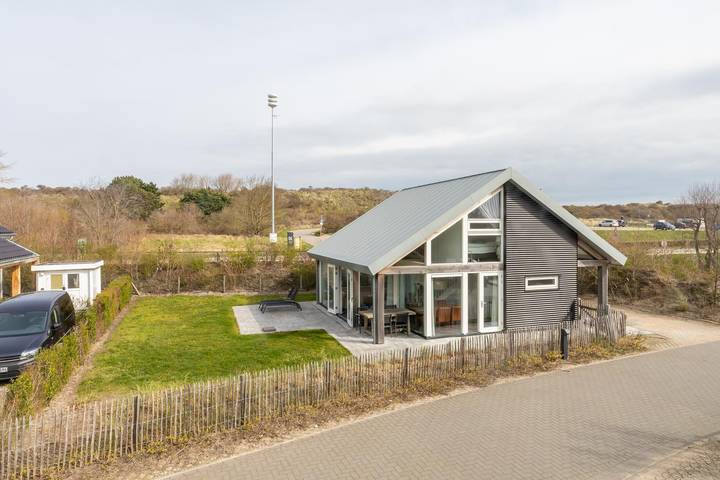 Vakantiepark voor 6 personen, with Balkon/Terras and Terras as well as Tuin aan de Zeeuwse Kust