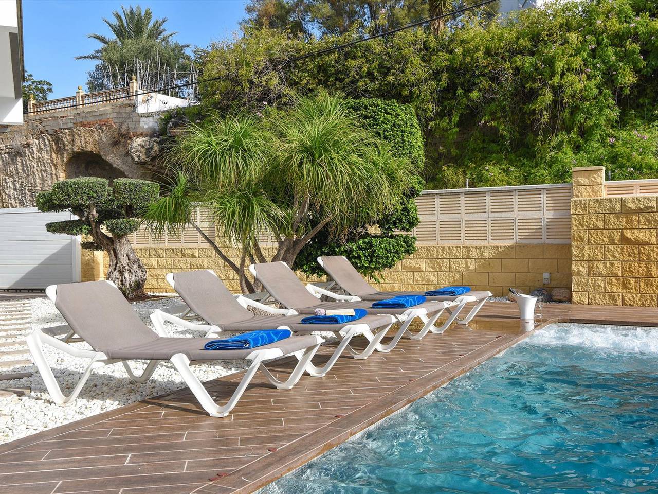 Luxurious Villa with Private Pool for 4 - 100m from El Arenal Beach, Javea in Playa del Arenal, Jávea