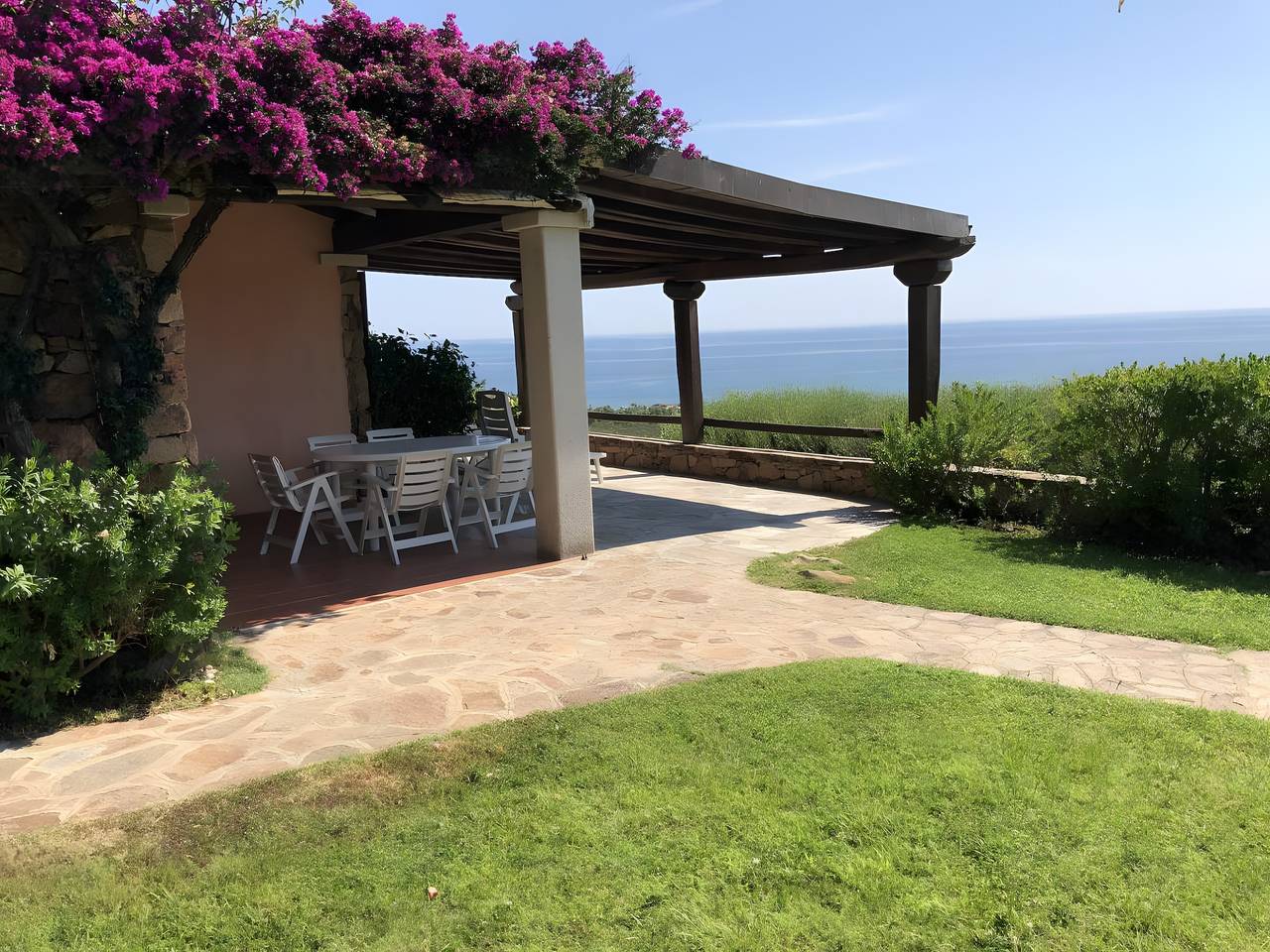 Villetta Oleandro mit Meerblick, privater Terrasse und Garten in Lu Miriacheddu, San Teodoro