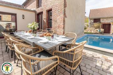 Gîte pour 12 personnes, avec jardin et jacuzzi ainsi que piscine et terrasse dans Marne