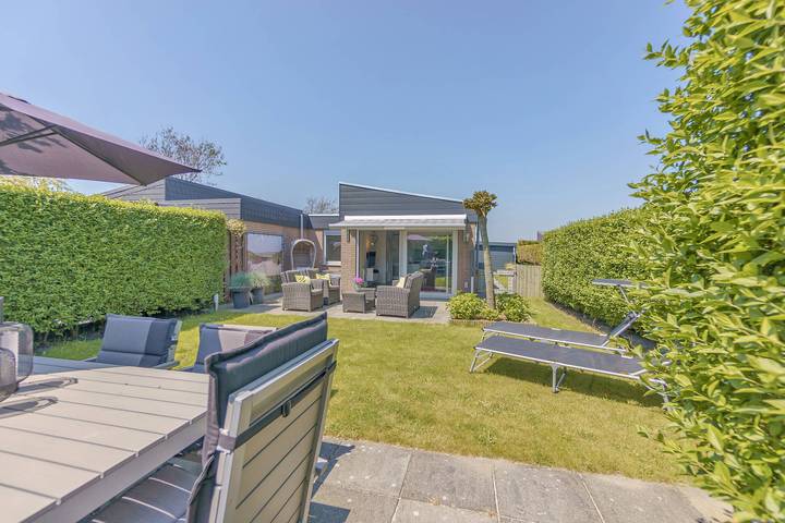 Glamping voor 6 personen, with tuin and sauna as well as terras in Callantsoog