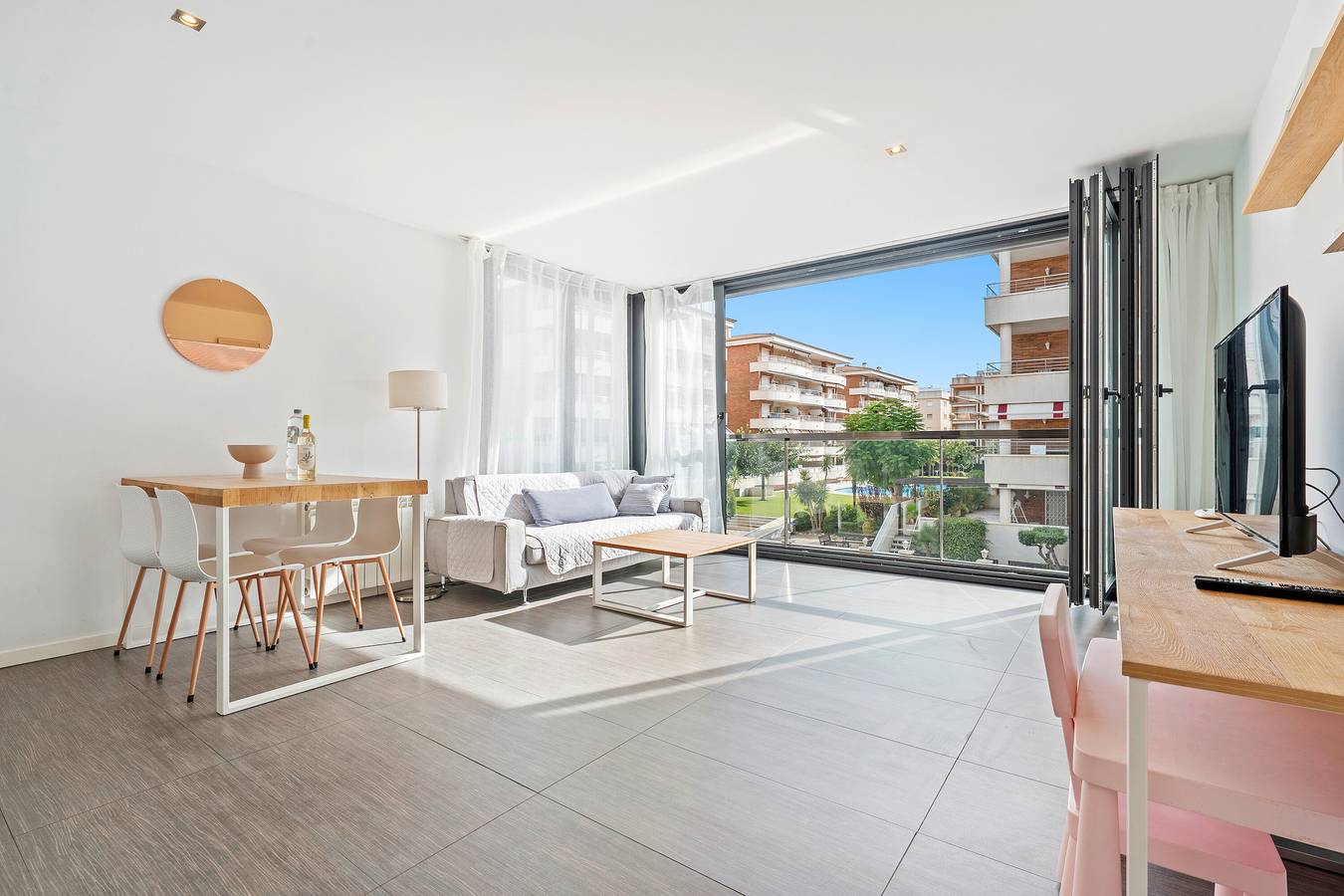 Entire apartment, Appartamento di fronte al mare, piscina, aria condizionata, parcheggio ascensore in Calafell, Costa Dorada