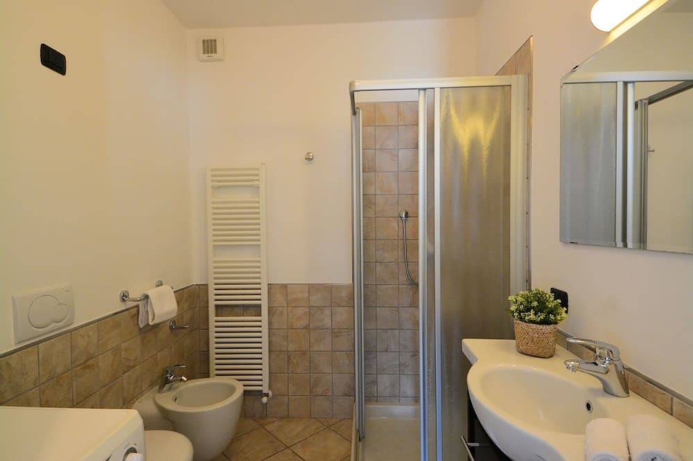 Ganze Wohnung, Lucia house, sunshine and lake view! in Vercana, Gemeinde Vercana