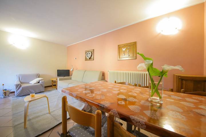 Appartamento intero, Appartamento vacanze per 6 persone con terrazza in Colico, Alpi Orobie Occidentali