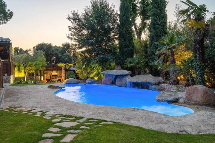 Chalet para 10 personas, con Balcón y Jacuzzi además de Terraza y Jardín en Provincia de Madrid
