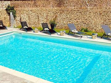 Location de vacances pour 6 personnes, avec jardin ainsi que piscine et vue à Saint-Saturnin