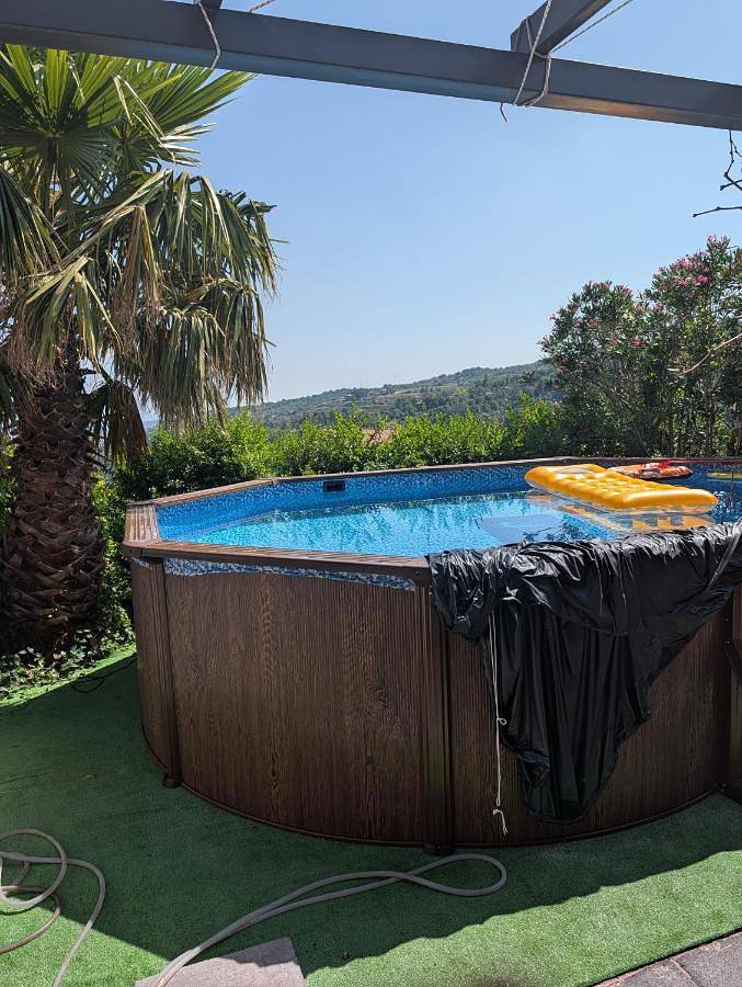 Casa vacanza per 7 persone, con Balcone e Terrazza nonché Giardino e Piscina a Sant'Alfio