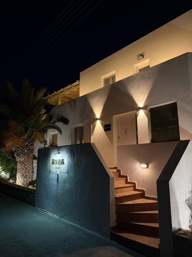 Avra Milos in Zefiria, Milos
