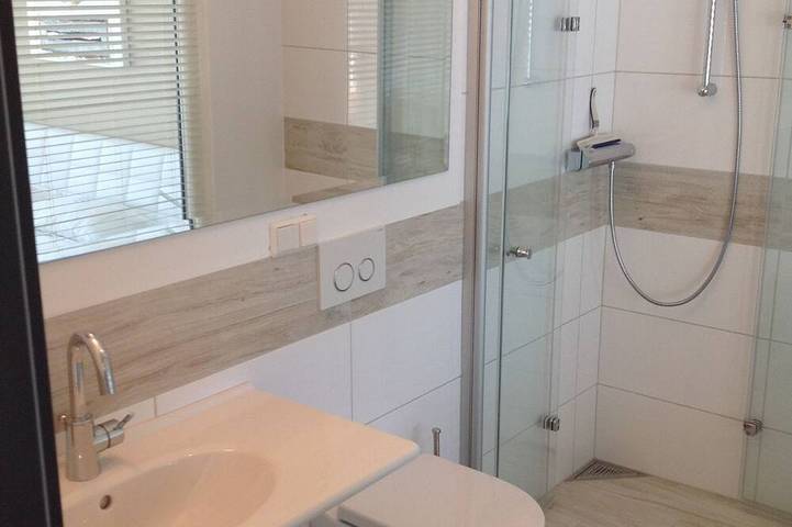 Ganze Wohnung, Moderne, Premium Seeblick-Ferienwohnung über 2 Etagen in Scheid Am Edersee, Waldeck